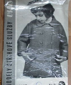 Vkus - Dětský plášť háčkovaný drobným plastickým vzorem