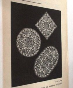 Květen - Souprava pletených pokrývek se vzorem vějíků z ažurových proužků